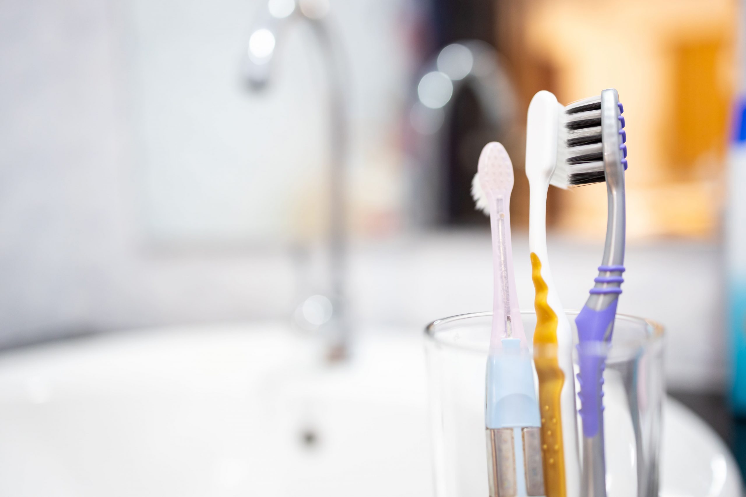 Cómo cuidar el cepillo de dientes en época de contagio